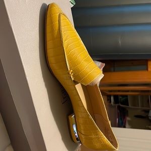 Brand new Franco Sarto gold flats